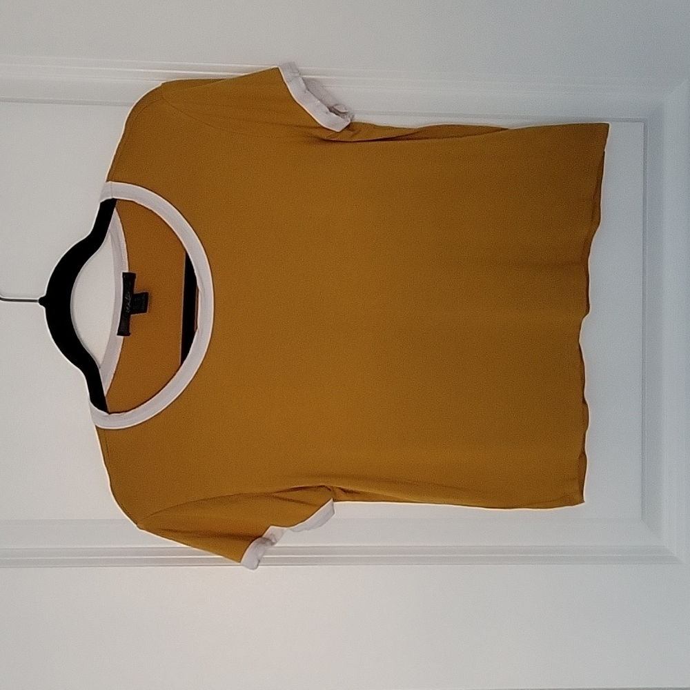 SWS Essentials Cropped Tshirt